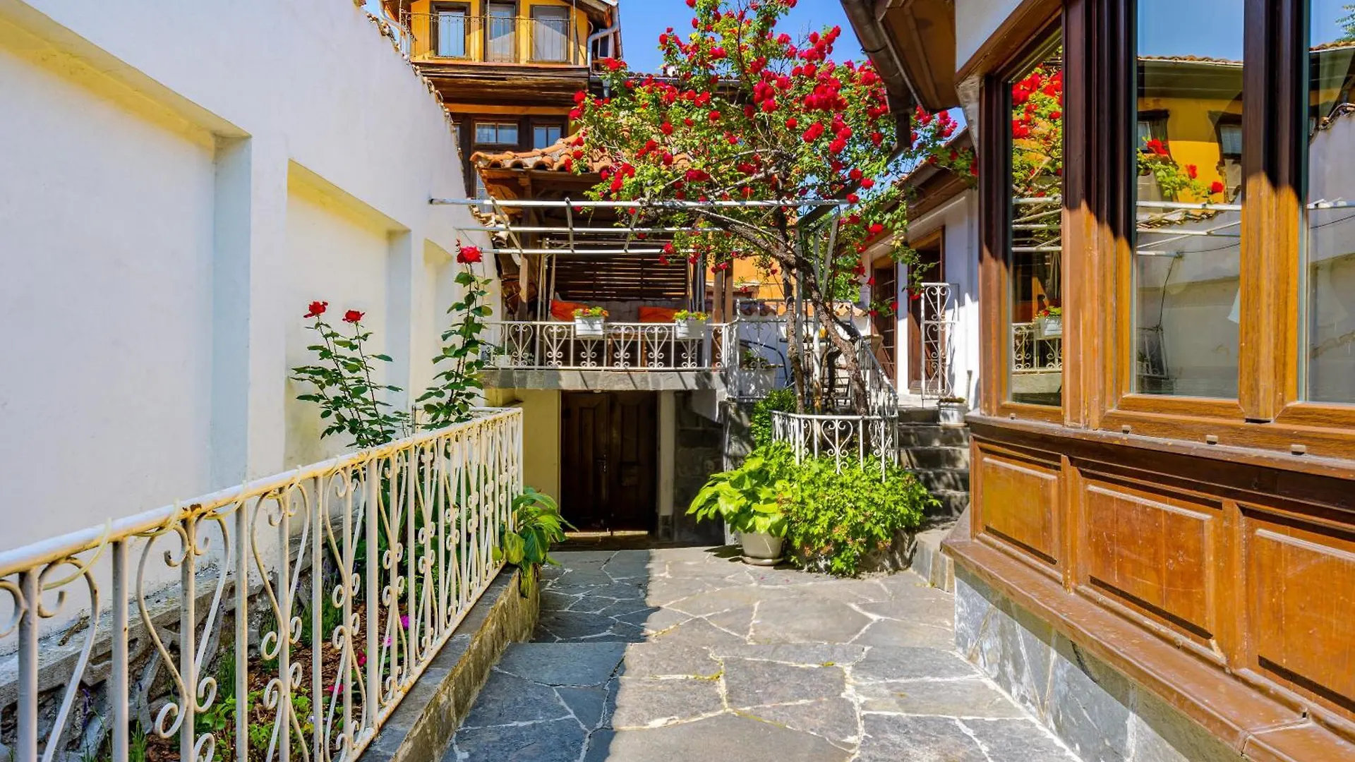 فندق The House With The Piano بلوفديف 0*,
